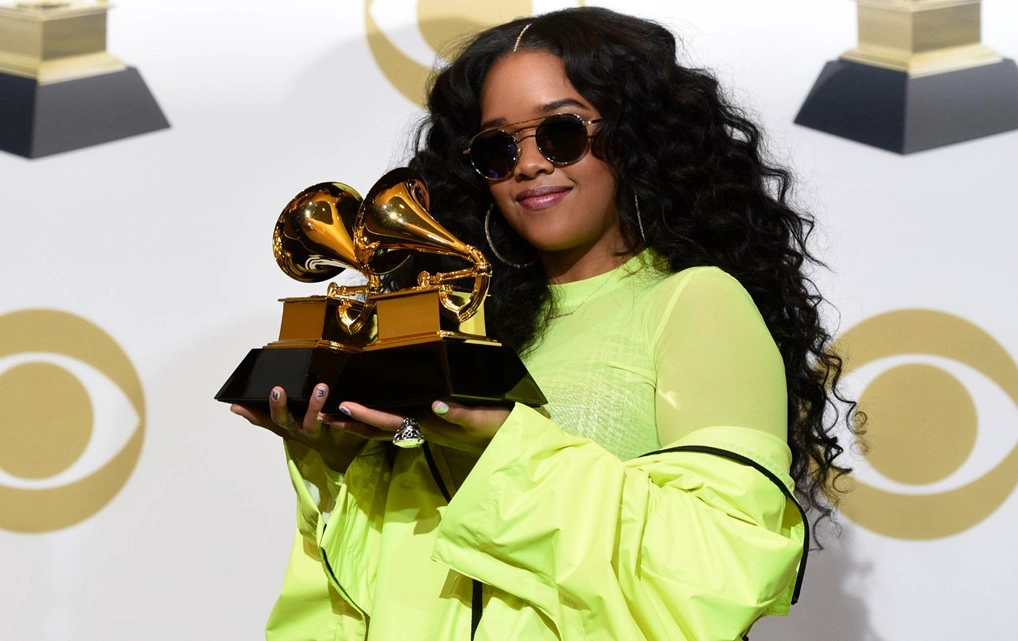 H.E.R. with two Grammy awards